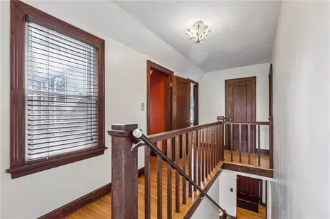 Entry Way - 734 E Manor Rd, Independence, MO 64055 photo 4 of 5