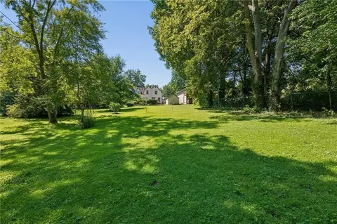 Exterior - 734 E Manor Rd, Independence, MO 64055 photo 7 of 11