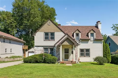Exterior - 734 E Manor Rd, Independence, MO 64055 photo 2 of 11