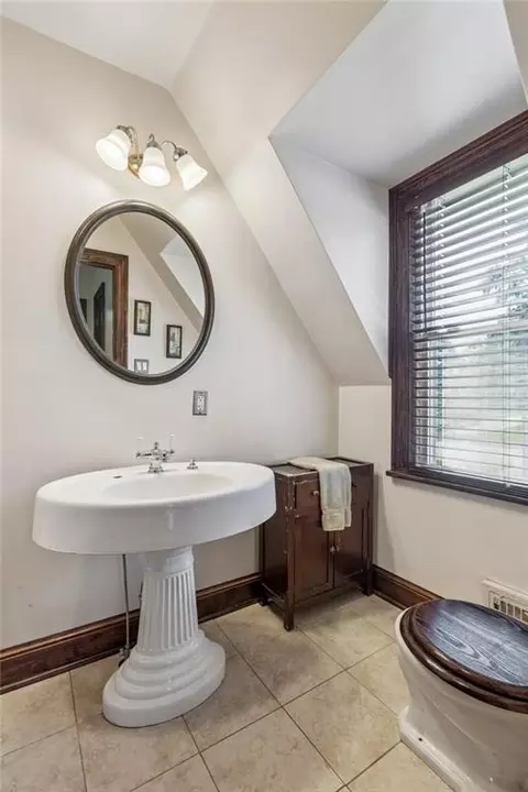 Bath - 734 E Manor Rd, Independence, MO 64055 photo 1 of 2