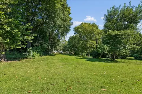 Exterior - 734 E Manor Rd, Independence, MO 64055 photo 5 of 11