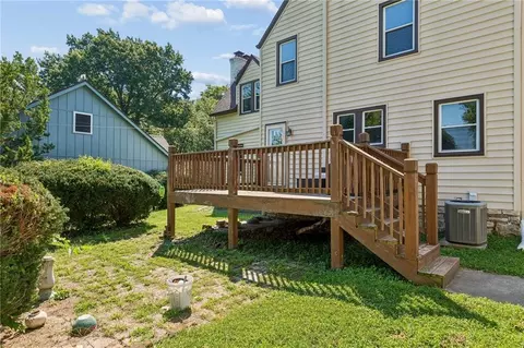 Exterior - 734 E Manor Rd, Independence, MO 64055 photo 4 of 11
