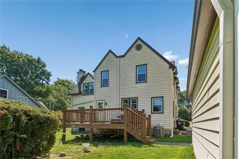 Exterior - 734 E Manor Rd, Independence, MO 64055 photo 6 of 11