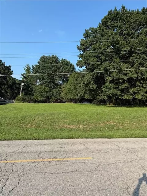 5415 NW Roanridge Rd, Kansas City, MO 64151