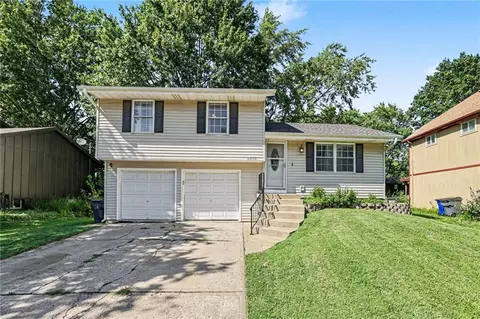 2018 E Mohawk Ct, Olathe, KS 66062