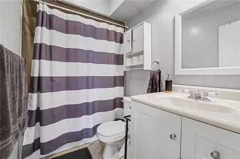 Bath - 2018 E Mohawk Ct, Olathe, KS 66062 photo 1 of 2