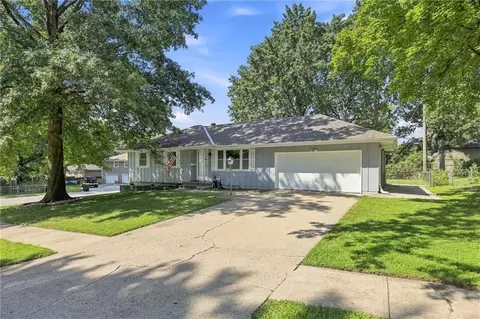 Exterior - 4312 S Union St, Independence, MO 64055 photo 3 of 6