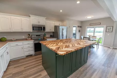 Kitchen - 104 Harlequin Dr, Adrian, MO 64720 photo 4 of 5