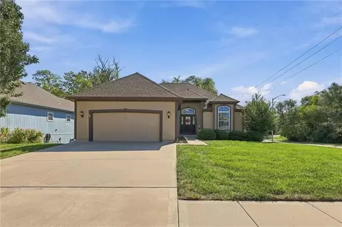 9451 N Adrian Ave, Kansas City, MO 64154