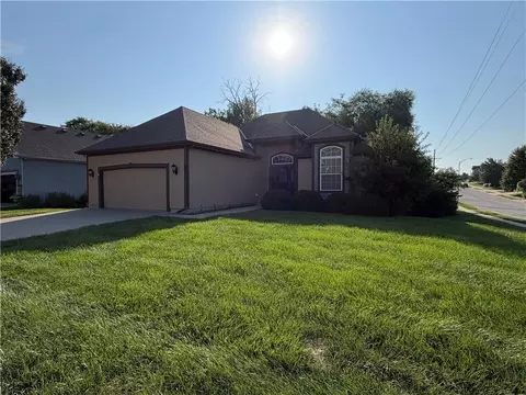9451 N Adrian Ave, Kansas City, MO 64154