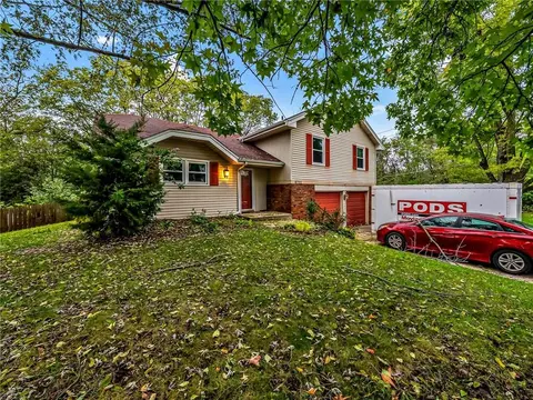 6732 NW Hidden Valley Rd, Parkville, MO 64152