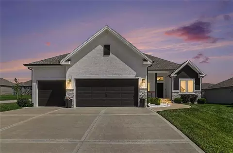 10931 N Bristol Ave, Kansas City, MO 64156