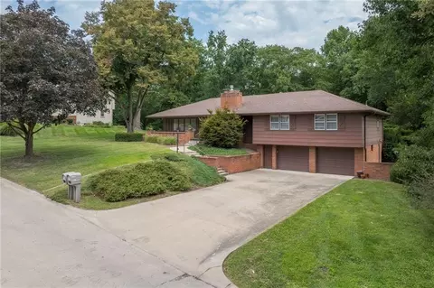 25 Stonecrest Dr, Saint Joseph, MO 64506