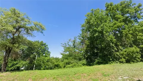 3114 E 68th St, Kansas City, MO 64132