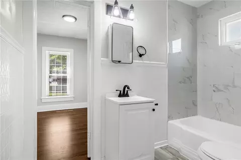 Bath - 417 E Walnut St, Independence, MO 64050 photo 1 of 1