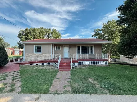 2921 Pear St, Saint Joseph, MO 64503