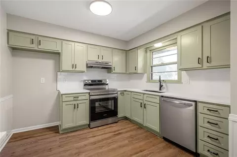 Kitchen - 3936 S Sherman Dr, Independence, MO 64055 photo 2 of 5