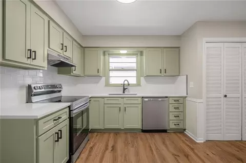 Kitchen - 3936 S Sherman Dr, Independence, MO 64055 photo 3 of 5