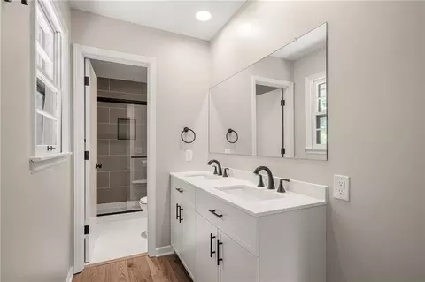 Bath - 3936 S Sherman Dr, Independence, MO 64055 photo 1 of 6