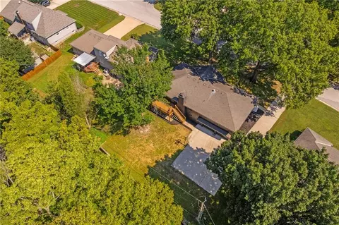 View/Area - 3936 S Sherman Dr, Independence, MO 64055 photo 4 of 5
