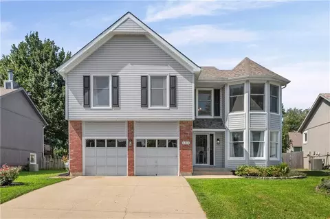 6418 Aminda St, Shawnee, KS 66226