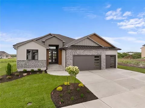 519 Bentwater Dr, Raymore, MO 64083