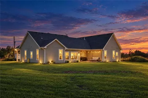 Exterior - 1706 SE Herschell Rd, Tecumseh, KS 66542 photo 4 of 12