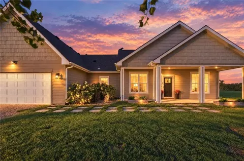 Exterior - 1706 SE Herschell Rd, Tecumseh, KS 66542 photo 3 of 12