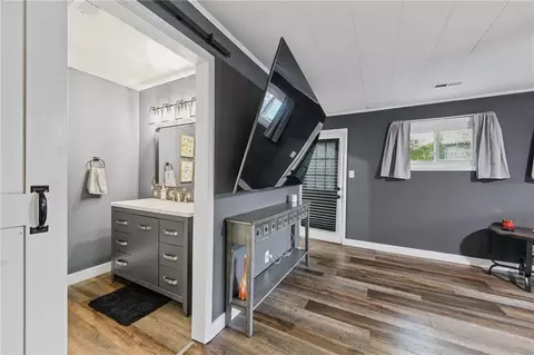 Bath - 302 E 3rd Dr, Independence, MO 64050 photo 1 of 4