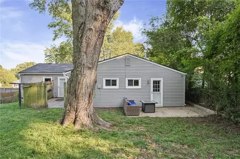 Exterior - 302 E 3rd Dr, Independence, MO 64050 photo 4 of 9