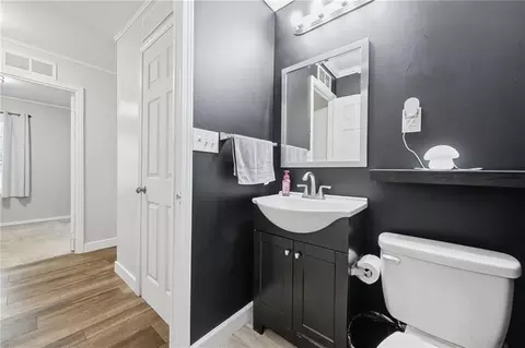 Bath - 302 E 3rd Dr, Independence, MO 64050 photo 4 of 4