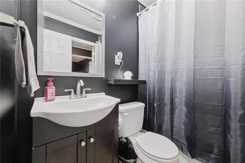 Bath - 302 E 3rd Dr, Independence, MO 64050 photo 3 of 4