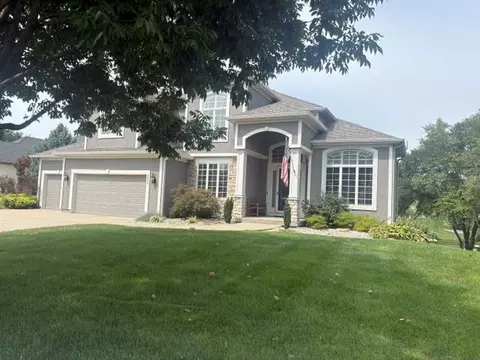 9924 Skyview Ln, Lenexa, KS 66220