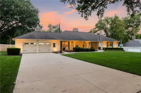 9825 Overbrook Rd, Leawood, KS 66206