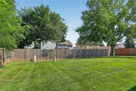 Exterior - 1116 Granada Dr, Raymore, MO 64083 photo 3 of 4