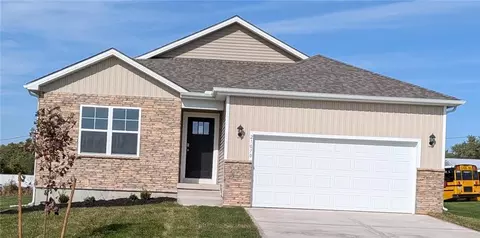 21070 W 217th St, Spring Hill, KS 66083