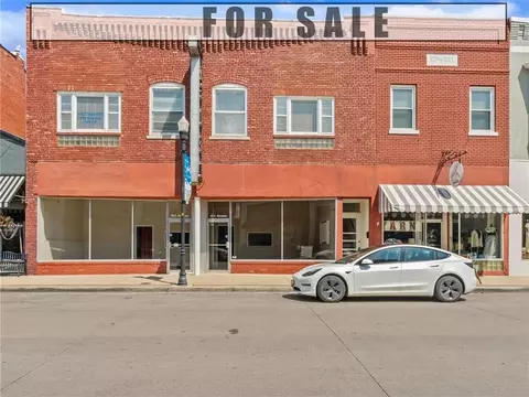 110-114 E Broadway Ave, Excelsior Springs, MO 64024