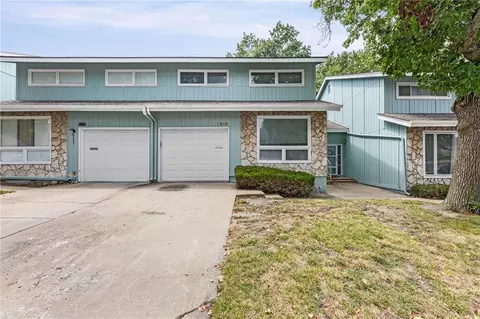 6559 W 49th St, Mission, KS 66202