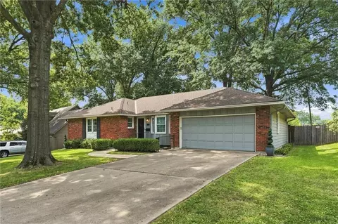 7228 Woodward St, Overland Park, KS 66204