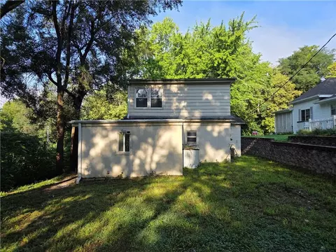 Exterior - 2425 S 15th St, Saint Joseph, MO 64503 photo 2 of 3