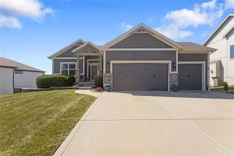 2401 NE 112th St, Kansas City, MO 64155