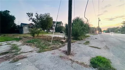 10901 E Truman Rd, Independence, MO 64052 photo 9