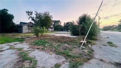 10901 E Truman Rd, Independence, MO 64052 photo 8