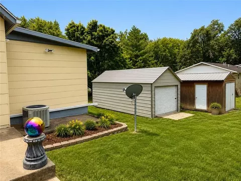 Exterior - 1119 Mound St, Atchison, KS 66002 photo 4 of 7
