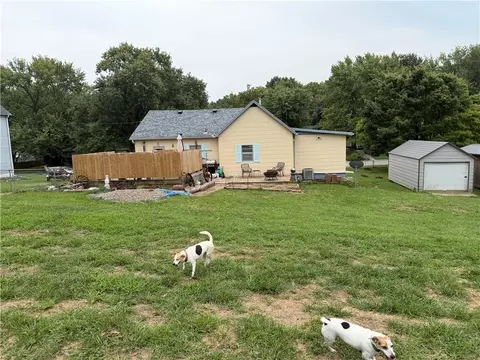 Exterior - 1119 Mound St, Atchison, KS 66002 photo 6 of 7