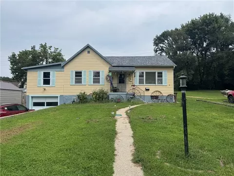 Exterior - 1119 Mound St, Atchison, KS 66002 photo 5 of 7