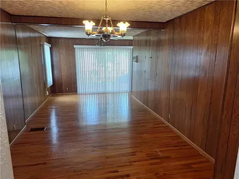 Living - 10214 E Sheley Rd, Independence, MO 64052 photo 1 of 4