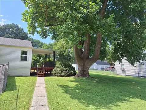 Exterior - 10214 E Sheley Rd, Independence, MO 64052 photo 7 of 10