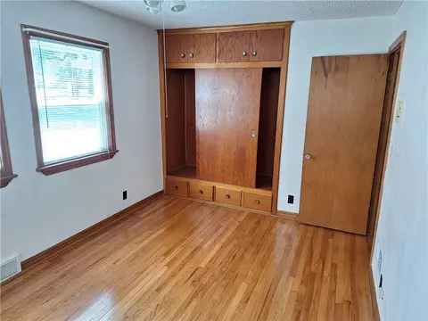 Bedroom - 10214 E Sheley Rd, Independence, MO 64052 photo 5 of 5