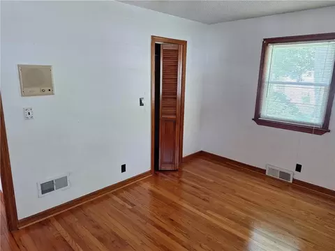 Bedroom - 10214 E Sheley Rd, Independence, MO 64052 photo 1 of 5